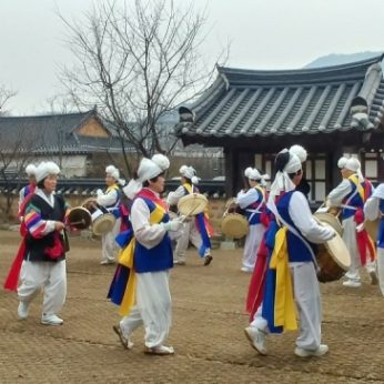 독립유공자의 집 명패 달아드리기