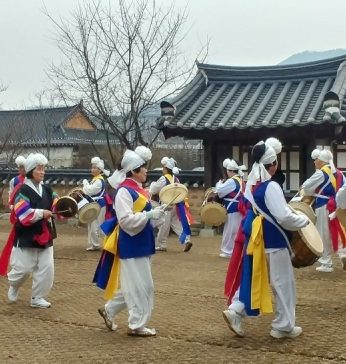 독립유공자의 집 명패 달아드리기