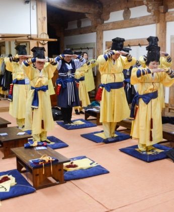 선비의 예를 갖추다