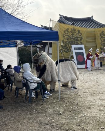 전주한옥마을 얼씨구 동헌 문화공연 겨울 한때를 가치하다