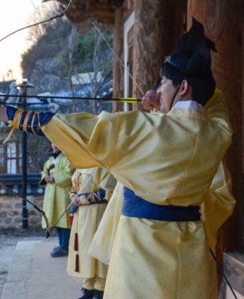 선비의 예를 갖추다