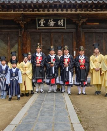 선비의 예를 갖추다